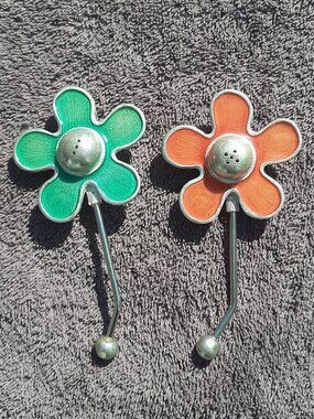 Salt and Pepper Shakers(2) Metal Flowers Silver Green Orange Garden Signed